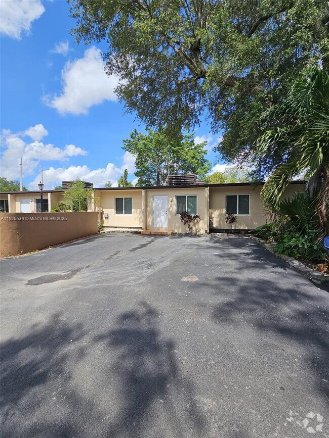 Building Photo - 15027 Coconut Ct Rental