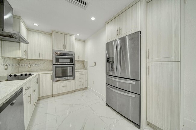 Photo - 6431 Scott St