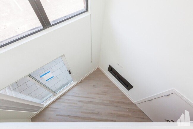 Photo - 944 W Grace St