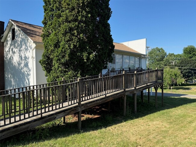 3917 Main St