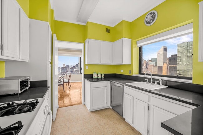 Photo - 425 E 58th St