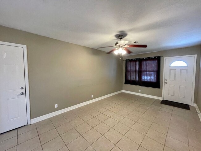 Photo - 5715 Crestland Loop