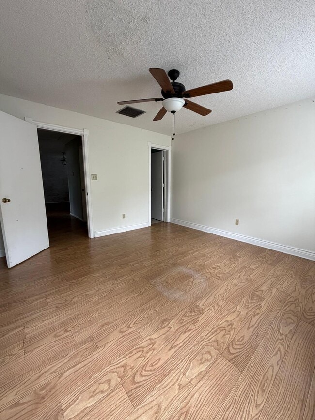 Photo - 1006 Wyoming Ct