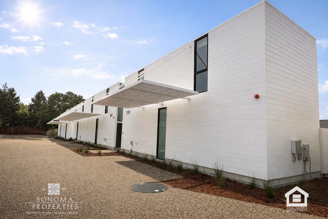 Building Photo - 1211-1213 Broadway Unit 1213 Broadway