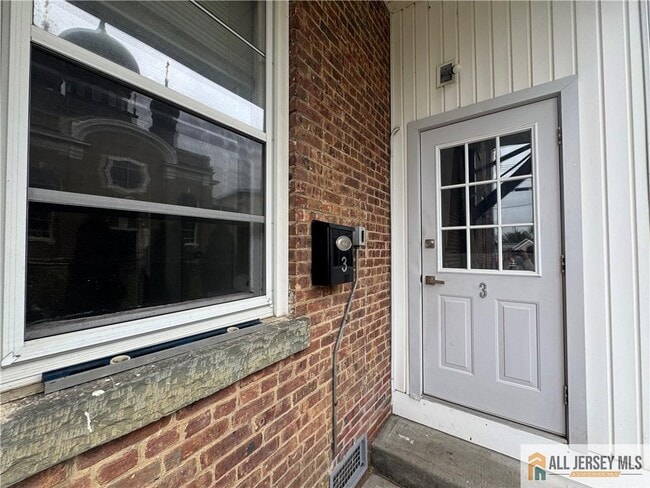 Building Photo - 64 Whitehead Ave Unit 3