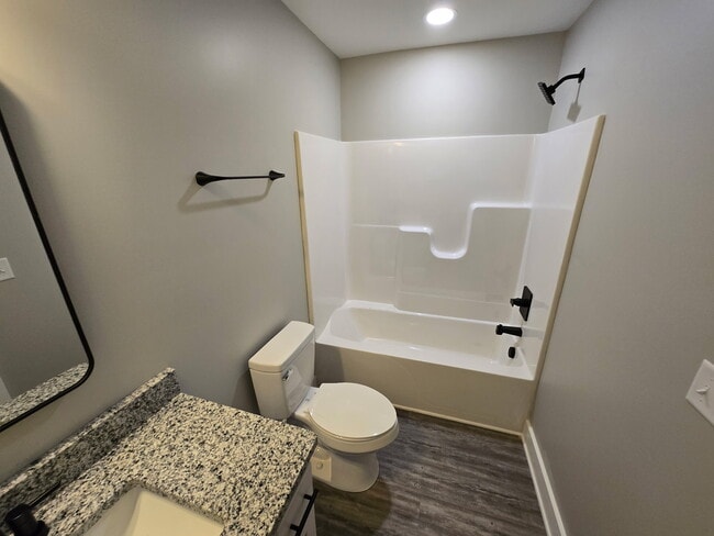 Photo - 303 E St
