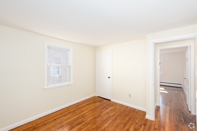 2BR, 1BA - 766SF - Primary Bedroom/Closet