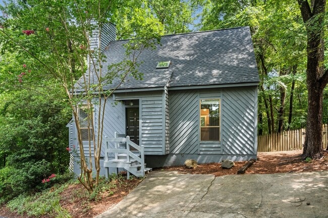 Building Photo - Charming updated single-family home in Carrboro - AVAILABLE NOW!
