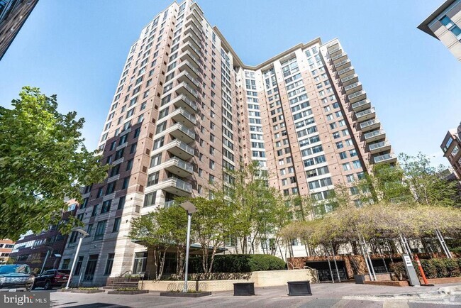 Building Photo - 851 N Glebe Rd Unit 205 Rental