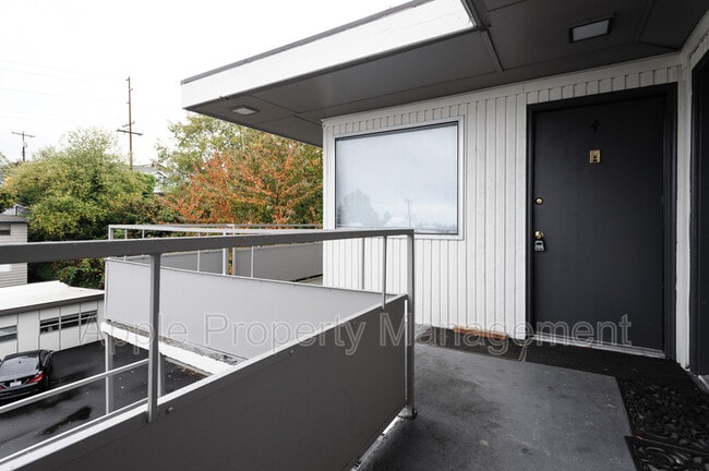 Photo - 9244 Greenwood Ave N Unit 1B