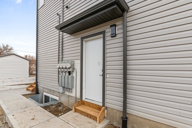 Photo - 16006-16103 103 Ave NW Unit BSMT 16012