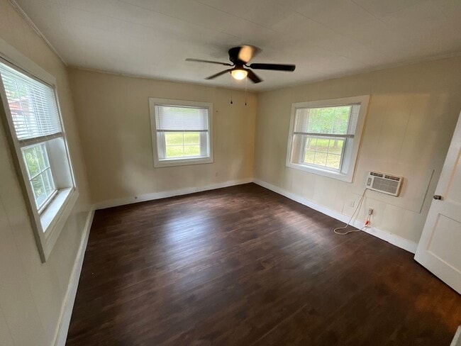 Photo - Sweet 1/1 Cottage at Hill Loop in Bonifay with Water/Sewer, Garbage, & Lawn Maintenance Included