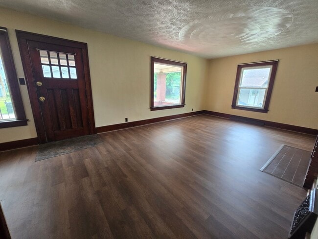 Photo - 1335 Highland Ct