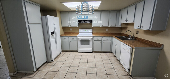 Building Photo - Discover Your Ideal Home: 3-Bed/2-Bath Apa... Unit 1