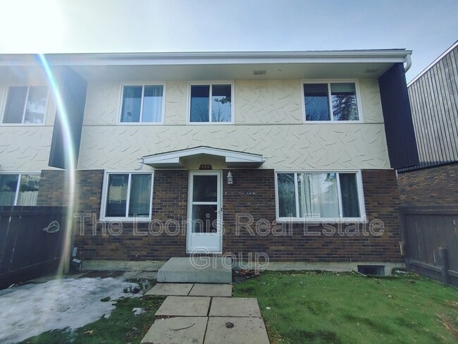 Photo - 169 Roseland Villge NW