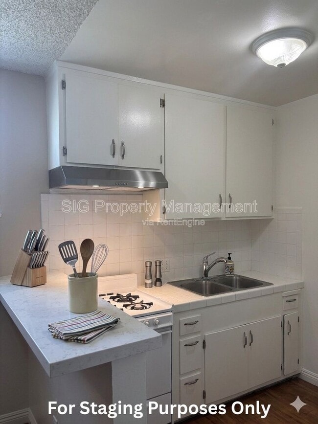Photo - 3104 Montrose Ave Unit 6