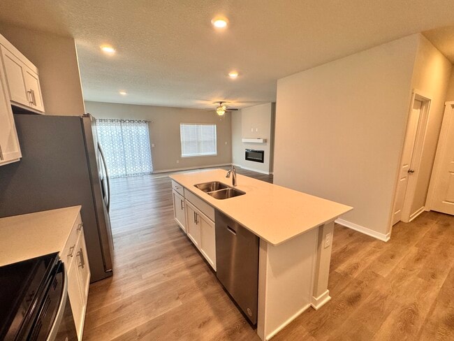 Photo - 709 E Bear Dr