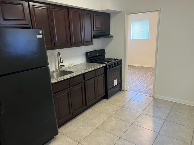 Photo - 50 W Broad St Unit 1