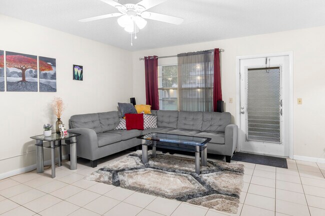 Photo - 505 Mansfield M