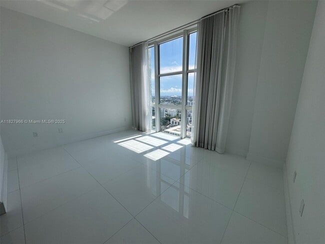 Photo - 665 NE 25th St Condo Unit PHI-04