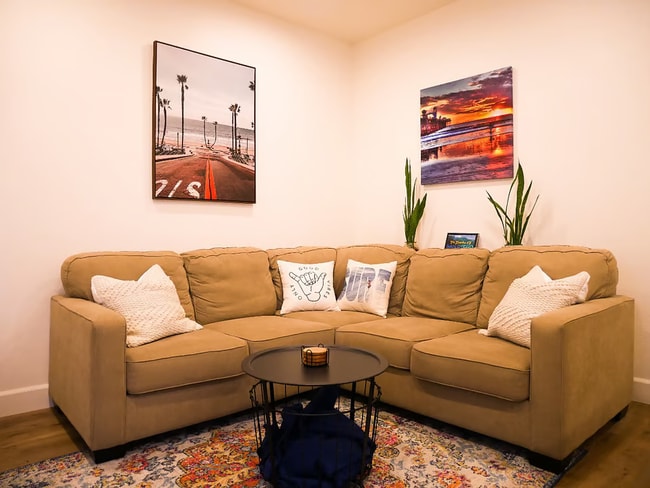 Photo - 3177 Toopal Dr Unidad The Beachy Bungalow