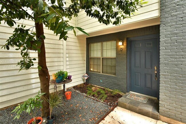 Building Photo - 2101 Polaris Ave Unit 9