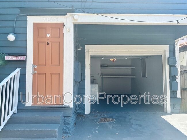 Building Photo - 1214 3rd St N Unit Upper