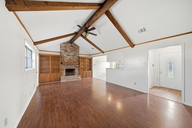 Photo - 122 White Cedar St