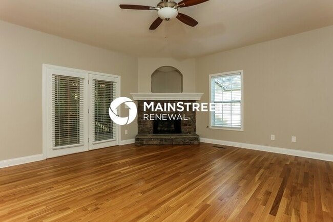 Photo - 4 Bedroom Pet-Friendly Home in DALLAS, GA with Main Street Renewal