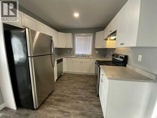 Photo - 9522-9112 112 Ave