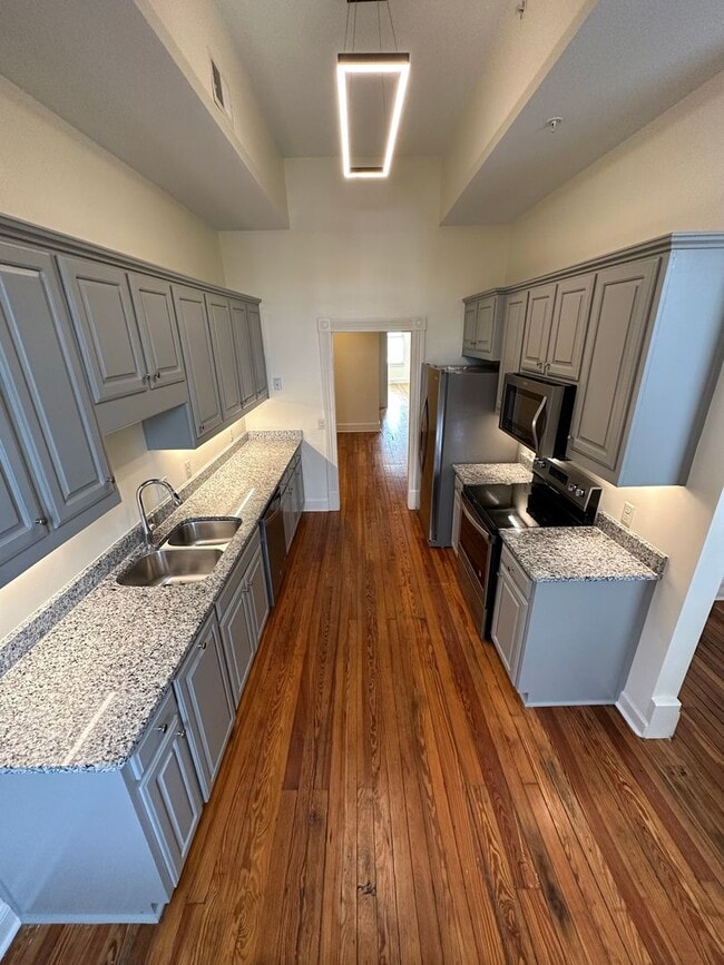 Photo - Spacious 3 Bedroom/3 Bathroom Townhome with Private Rooftop Deck