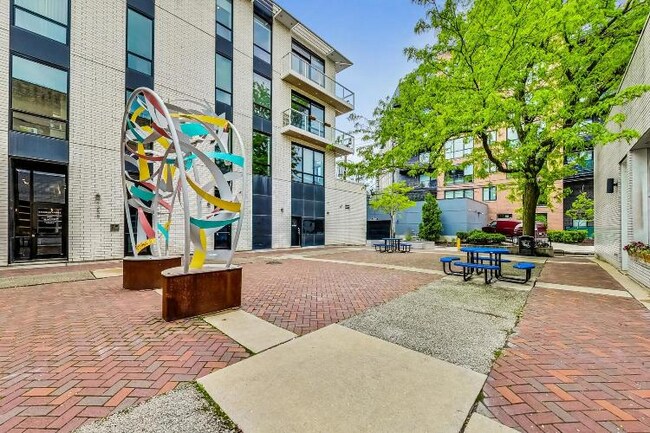 Photo - 1258 N Milwaukee Ave Unidad 3N