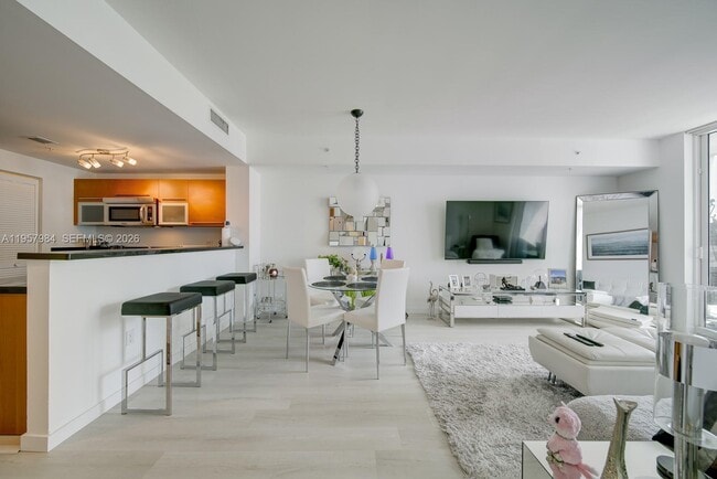 Building Photo - 244 Biscayne Blvd Unit 2309