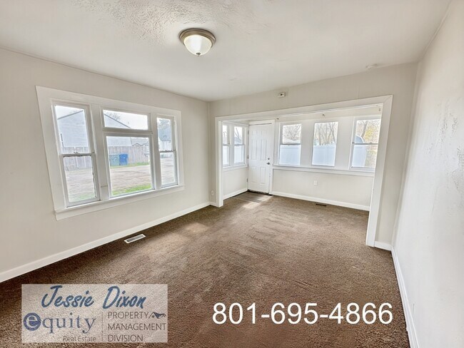 Photo - 940 Kiesel Ave