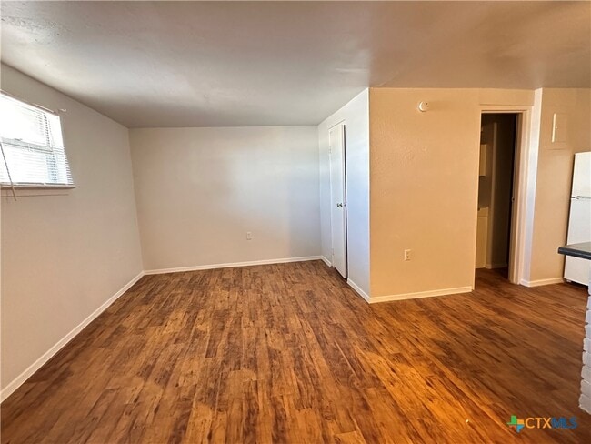 Photo - 1706 N Interstate 35 Unit 6