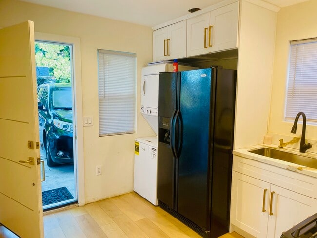 Photo - 7034 Yarmouth Ave Unit 7036