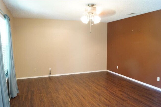 Photo - 903 Marvins Cove