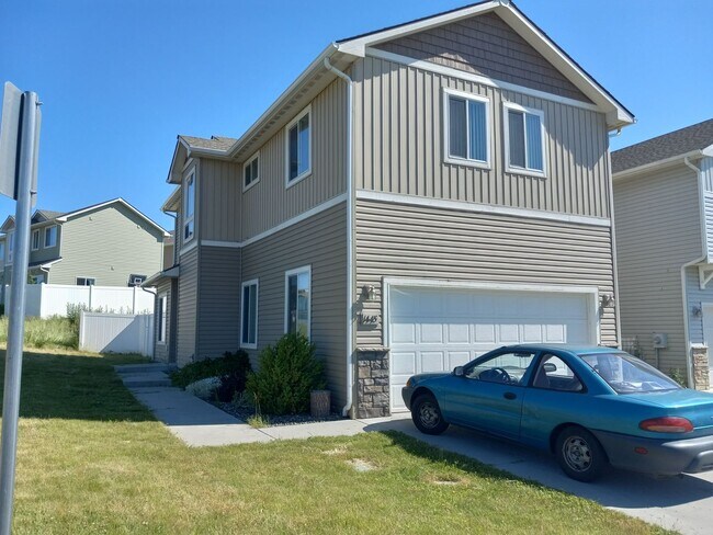 Photo - Stylish Comfort in the Heart of Pullman