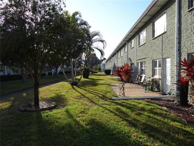 Photo - 5287 81st St N Unidad 2