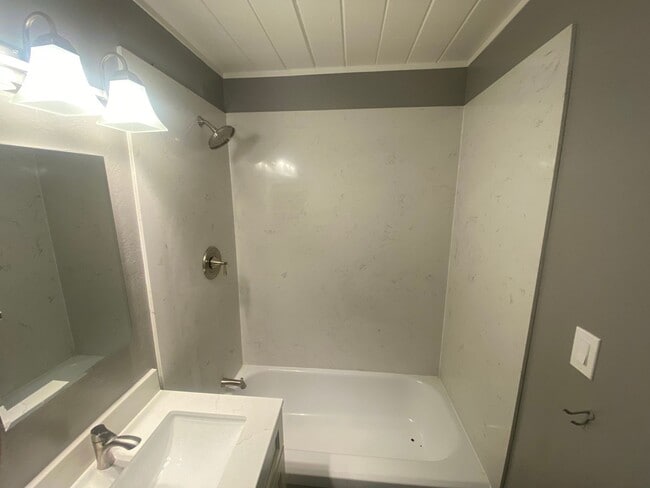 Building Photo - 1475 Marclair Dr Unit D