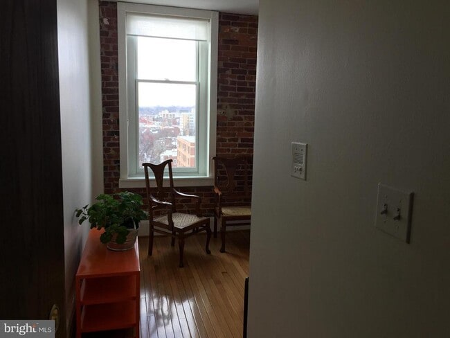 Photo - 1615 Q St NW Unidad 913