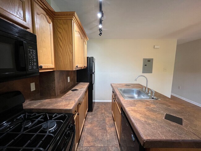 Building Photo - 5117 Cypress St