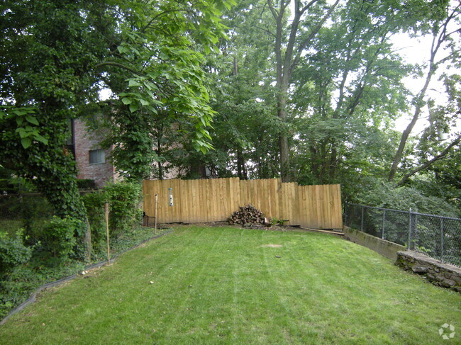 Building Photo - 531 Riddle Rd Unit Apt. #2