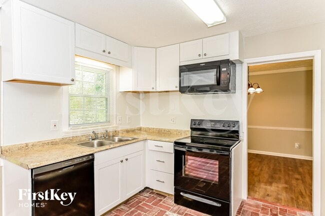 Photo - 2264 Country Club Dr SE