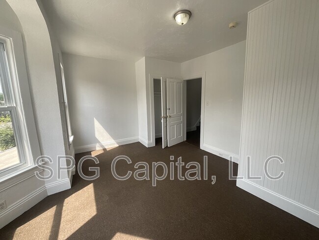 Photo - 275 W Jackson St House