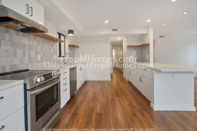 Photo - Discover Urban Elegance in Goose Hollow! Unit 204