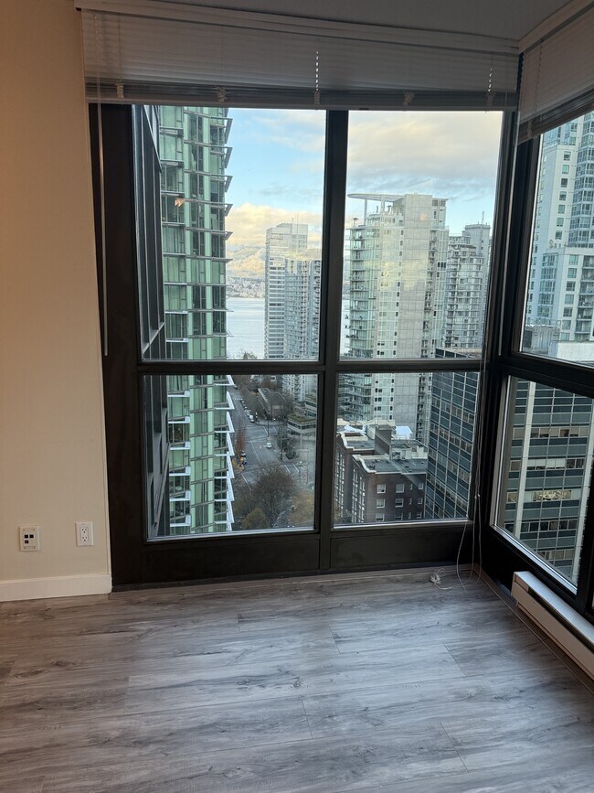 Photo - 1331 Alberni St