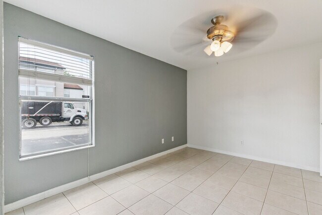 Photo - 5112 Conroy Rd