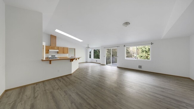 Photo - 3 Bed 2 Bath - Large Living Room - Office ...