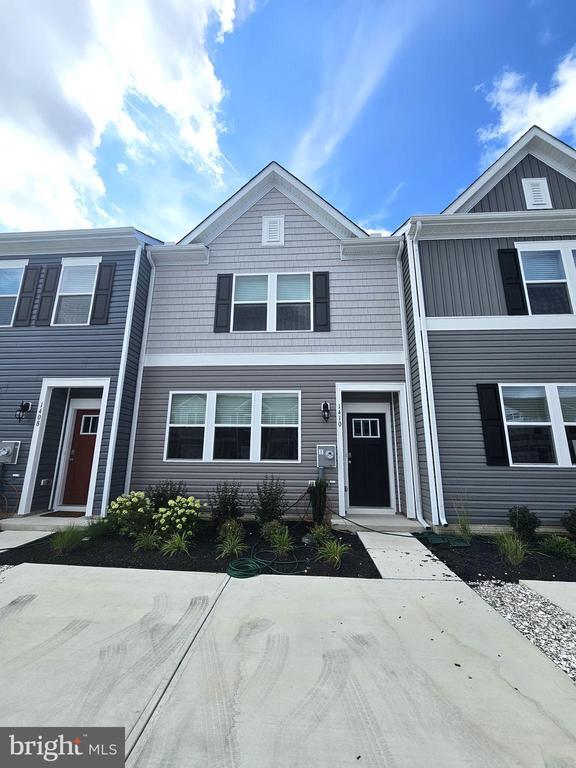 Photo - 1410 SUGARPLUM Ln Townhome